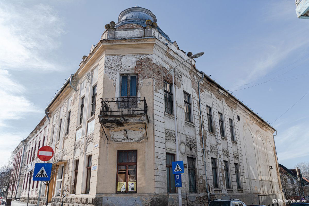 A Vigadó épülete felújításra vár, ennek költségeit viszont biztosítani kell •  Fotó: Gábos Albin