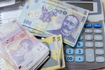 Adóemeléssel, új adókkal, bérbefagyasztással indulhat 2025