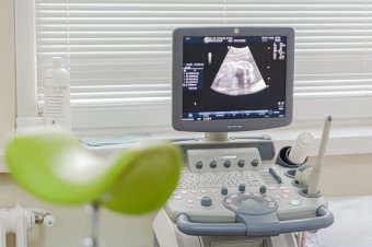 A világon elsőként foglalta alkotmányba az abortuszhoz való jog védelmét Franciaország