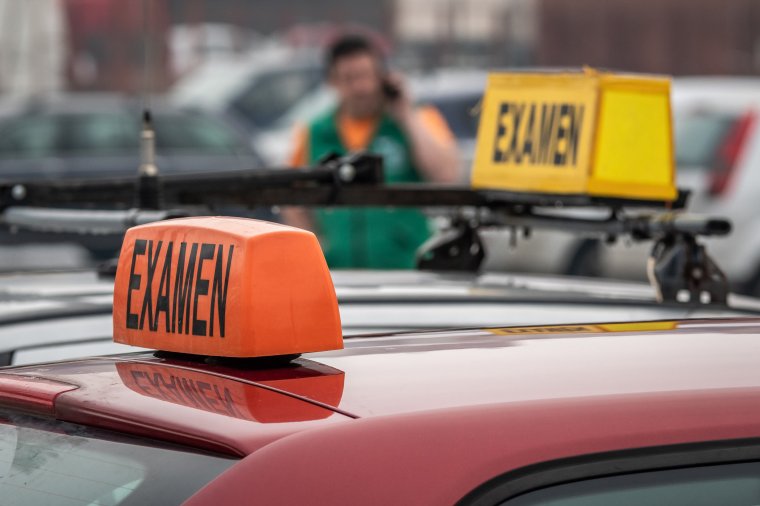 Egy hónap körülire csökkent a várakozási idő az elméleti és gyakorlati sofőrvizsga között 