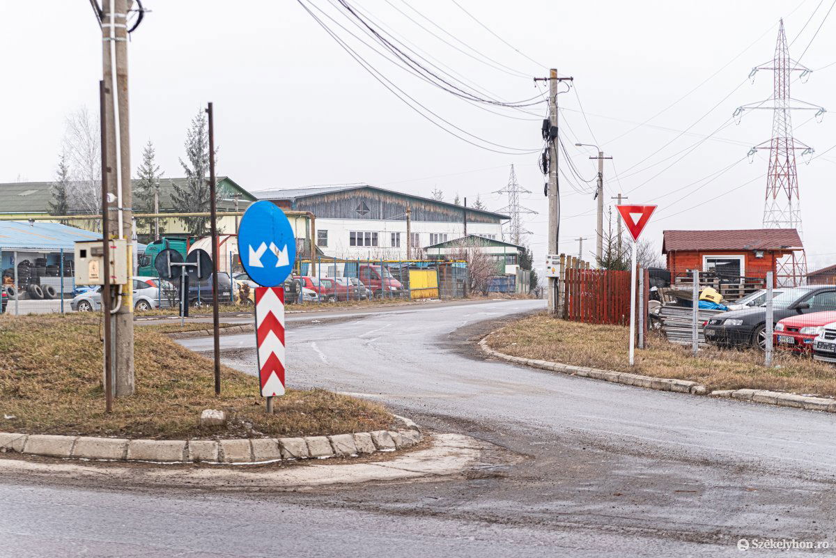 A Hajnal utca nem lesz elkerülő útvonal. Az Olt menti út építésére várnak •  Fotó: Gábos Albin