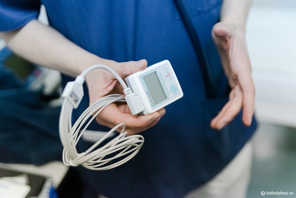 Holter EKG szívritmus-zavarok vizsgálatára •  Fotó: Gábos Albin