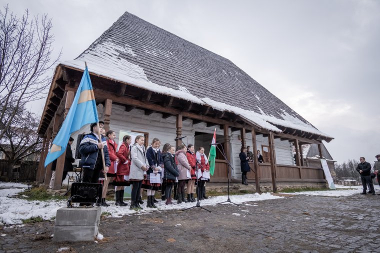 Átadták Gál Sándor felújított szülőházát Csíkszentgyörgyön