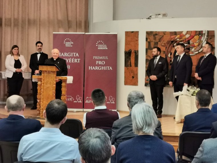 Tamás József nyugalmazott segédpüspök kapta idén a Hargita Megyéért Díjat