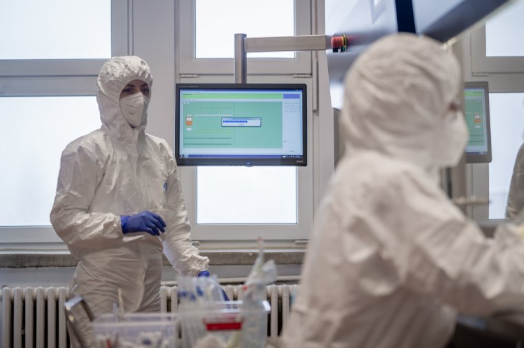 Tízezer fölé kúszott az új fertőzések száma Romániában