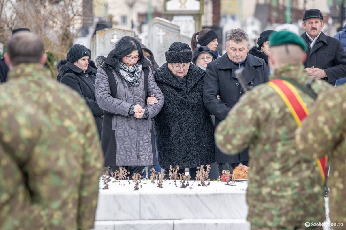 &bullet;  Fotó: Pinti Attila