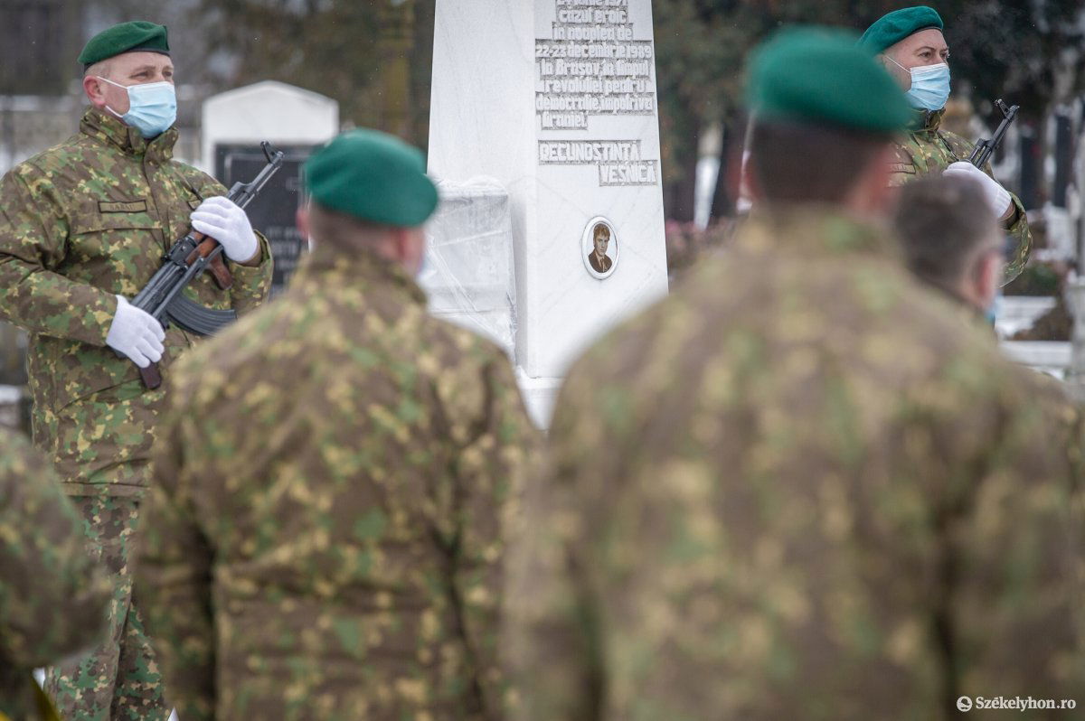 &bullet;  Fotó: Pinti Attila