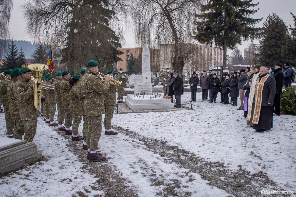 &bullet;  Fotó: Pinti Attila
