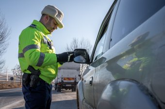 Elgázolt egy nőt, majd elhagyta a baleset helyszínét – rendőrség keresi a sofőrt