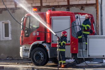 Tűz ütött ki egy csíkszentmártoni műhelyben