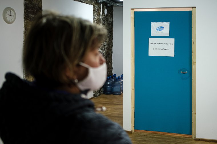 Péntekre ismét csökkent az újonnan regisztrált fertőzöttek száma