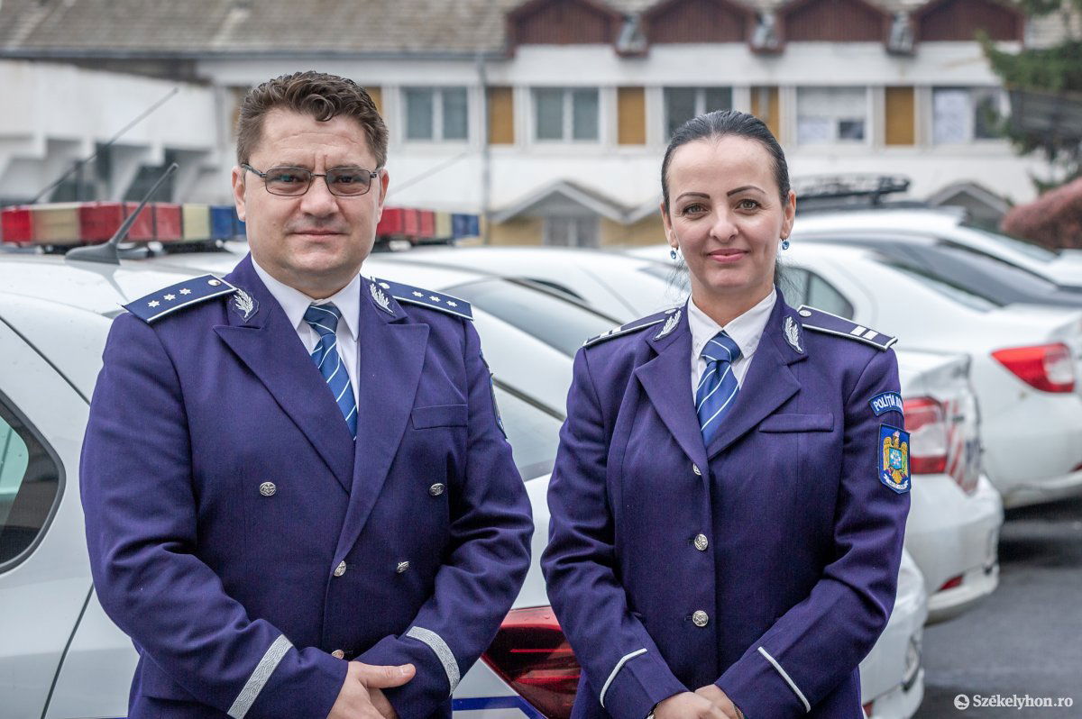 Mellette az utóda. Gheorghe Filip eddigi és Maria Plumbu új rendőrségi szóvivő •  Fotó: Pinti Attila
