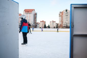 Mutatjuk a csíkszeredai szabadtéri korcsolyapálya nyitvatartását és árait