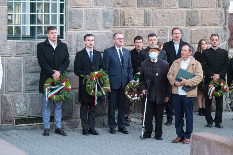 Így hajtottak fejet az ’56-os hősök emléke előtt Csíkszeredában