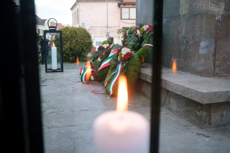 Tisztelgés az ’56-os forradalmárok előtt