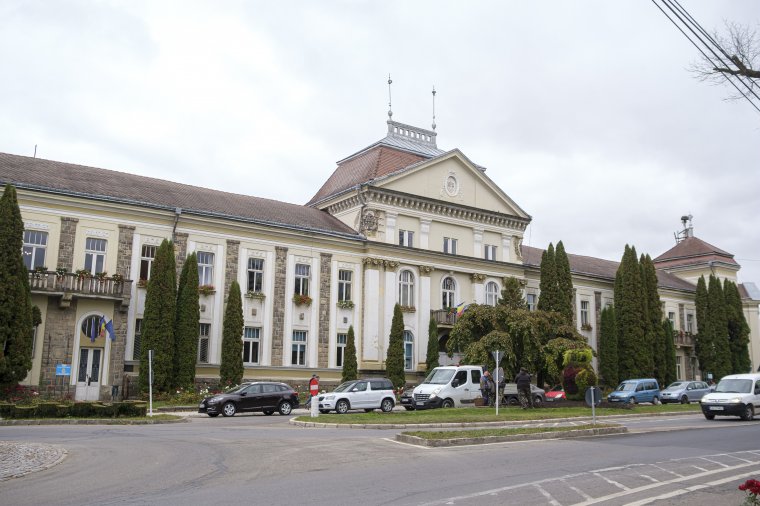 Hét aláírás, közel ötvenmillió lej