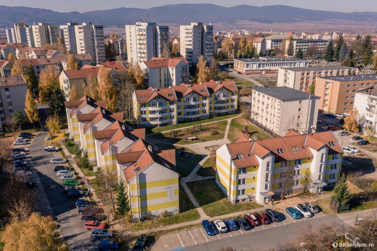 A csíkszeredai Tudor lakótelep egy része madártávlatból. Az Országos Lakásügynökség további hat tömbházat építtethet ide. Archív •  Fotó: Pinti Attila