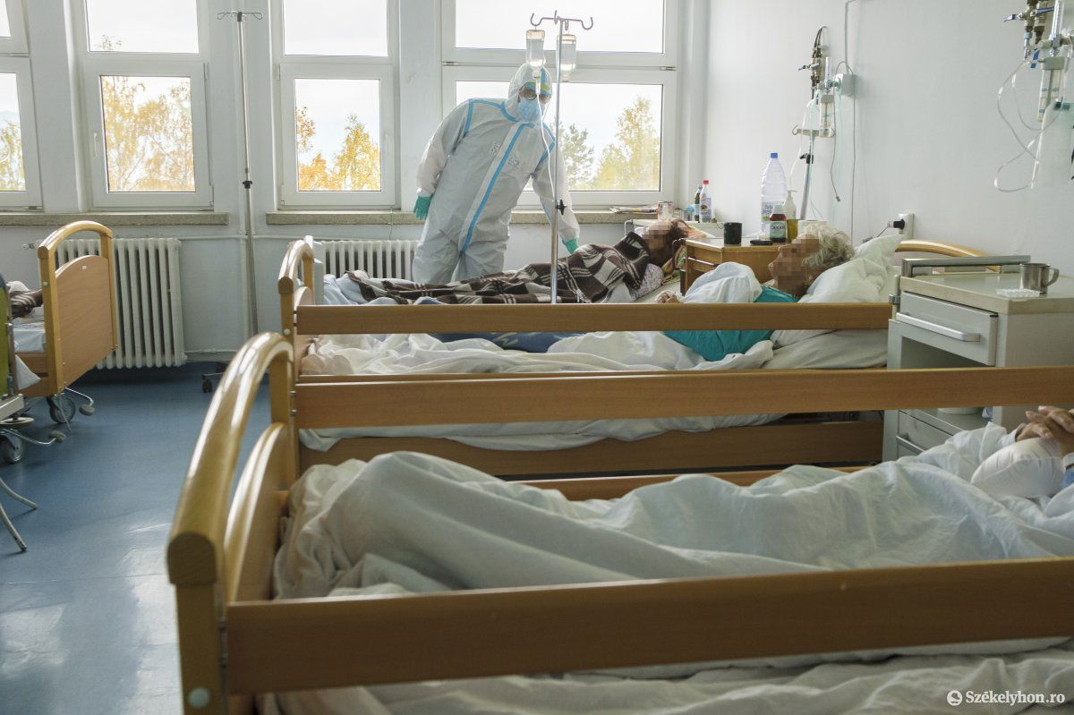 A szakemberek szerint a krónikus betegek és oltatlanok miatt ismét megtelnek a kórházak •  Fotó: Veres Nándor