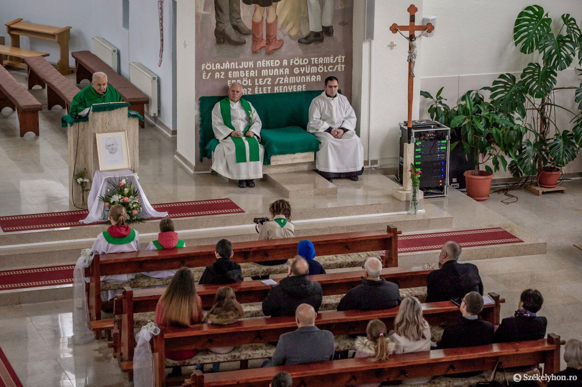 &bullet;  Fotó: Pinti Attila