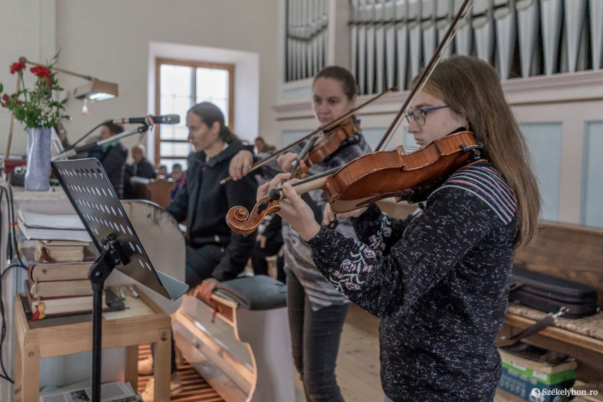 &bullet;  Fotó: Pinti Attila