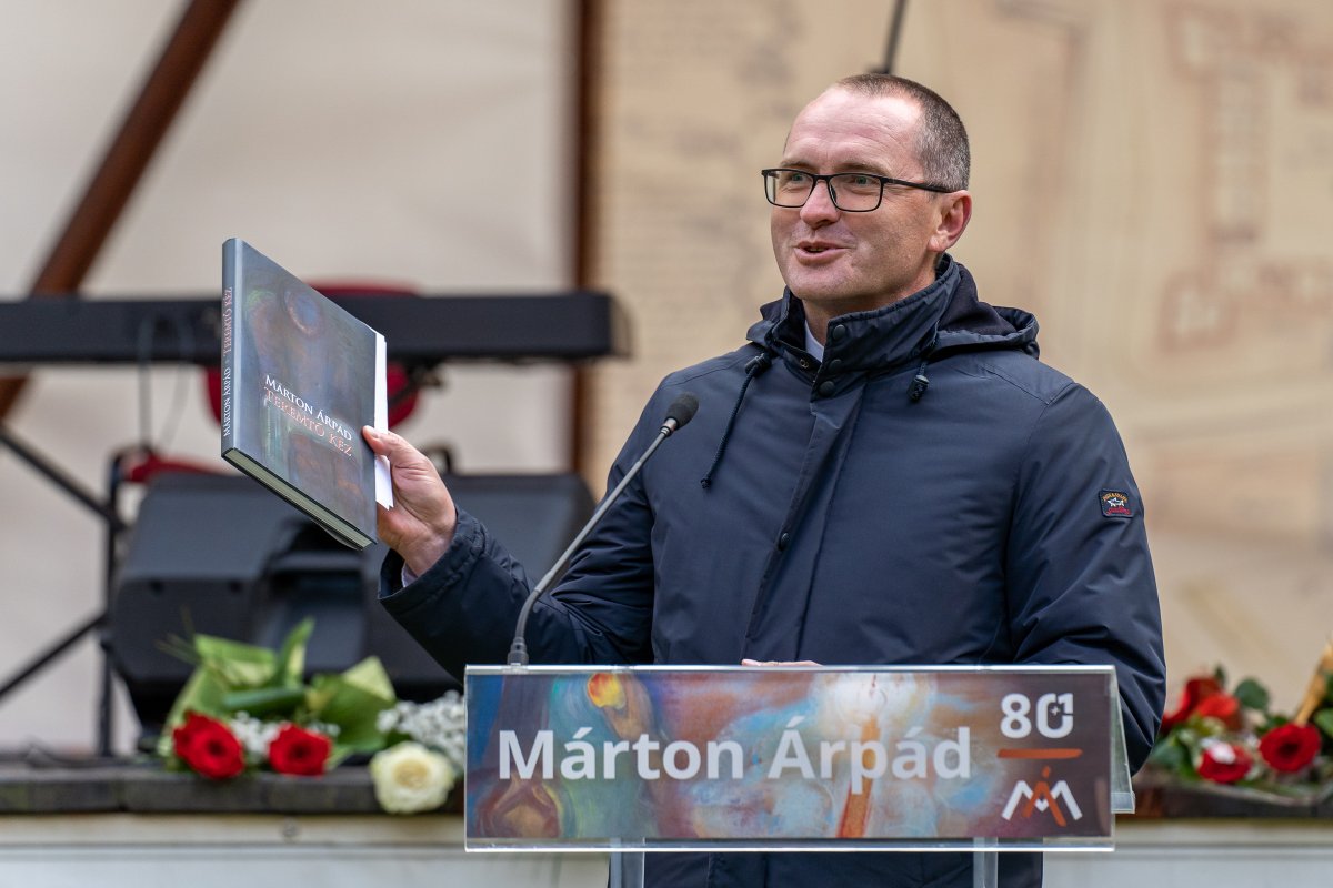 Márton Árpád Csíkszeredában egy külön világot teremtett úgy magának, mint a műkedvelő városlakóknak - mutatott rá Korodi Attila polgármester •  Fotó: Gegő Imre/Csíki Székely Múzeum