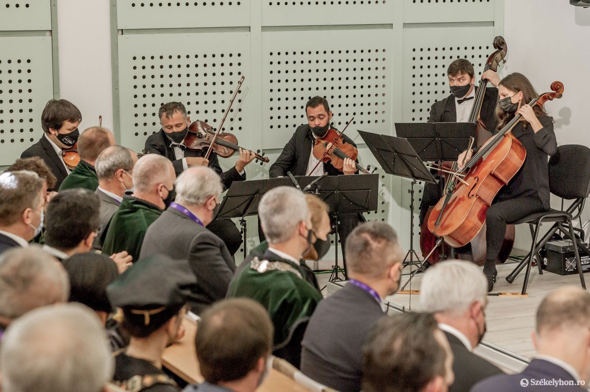 &bullet;  Fotó: Pinti Attila