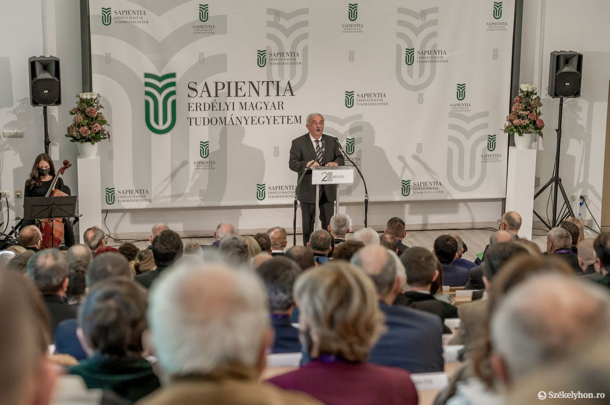 &bullet;  Fotó: Pinti Attila