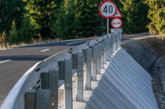 Szabálytalanul előző autó sodort el egy gyalogost