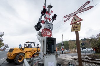 Húsz vasúti átjárót korszerűsítenek Kolozs megyében
