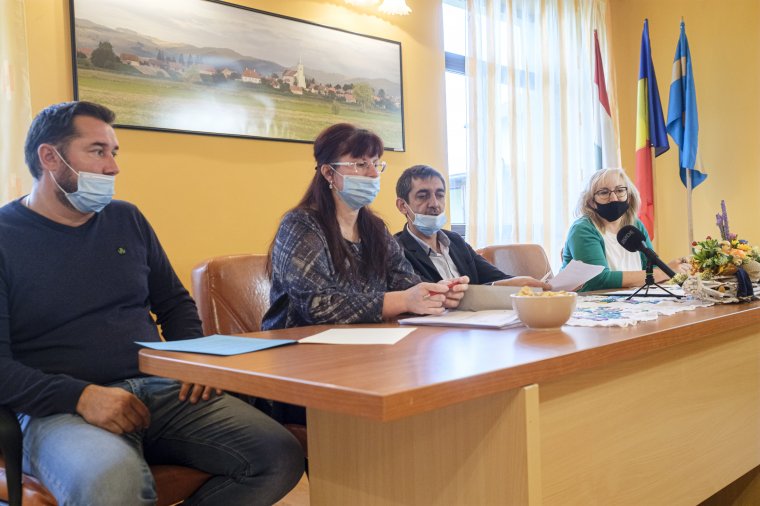 Digitális eszközökkel segítenék a csíkszentimrei tanulókat