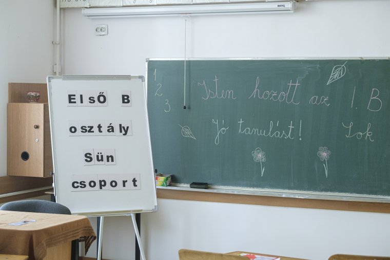 A tanintézetek jó kétharmadában folytatódik jelenléttel az oktatás hétfőn, Cîmpeanu tanári példamutatást emleget