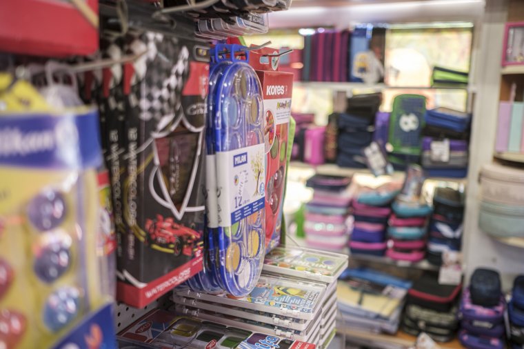 A jelenléti oktatással kezdődő tanév előtt ismét nagy a forgalom a szaküzletekben