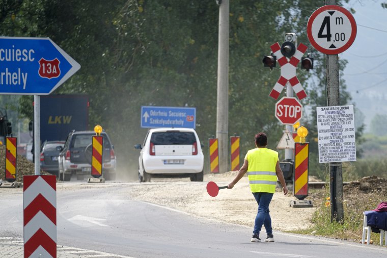 Éjféltől hajnalig lezárják a Rét utcai vasúti átkelőt Csíkszeredában