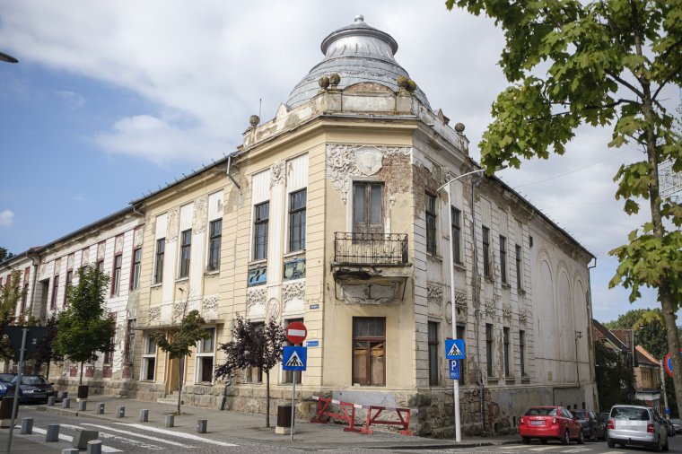 Ismét pályáznak a csíkszeredai Vigadó felújítására