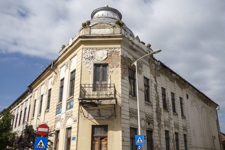 Továbbra is napirenden van a csíkszeredai Vigadó épületének felújítása