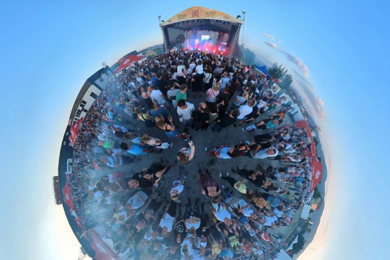 Egy hónap, hét koncert, pezsgő hangulat a Tiltott Fesztiválon