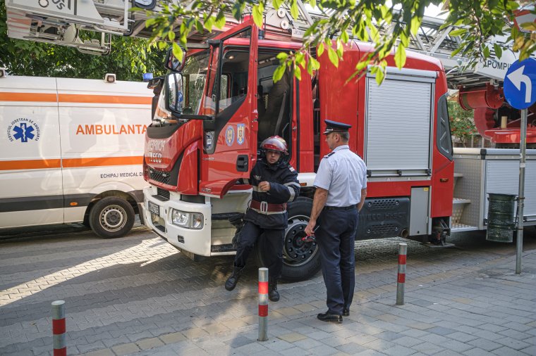 Nem tudott kiszabadulni a sofőr a felborult és kigyulladt kamionjából Hunyad megyében