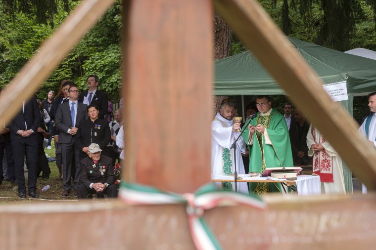 Újabb győzelem az úzvölgyi katonatemető ügyében: a törvényszék törölte Dormánfalvának a sírkert fölötti tulajdonjogát