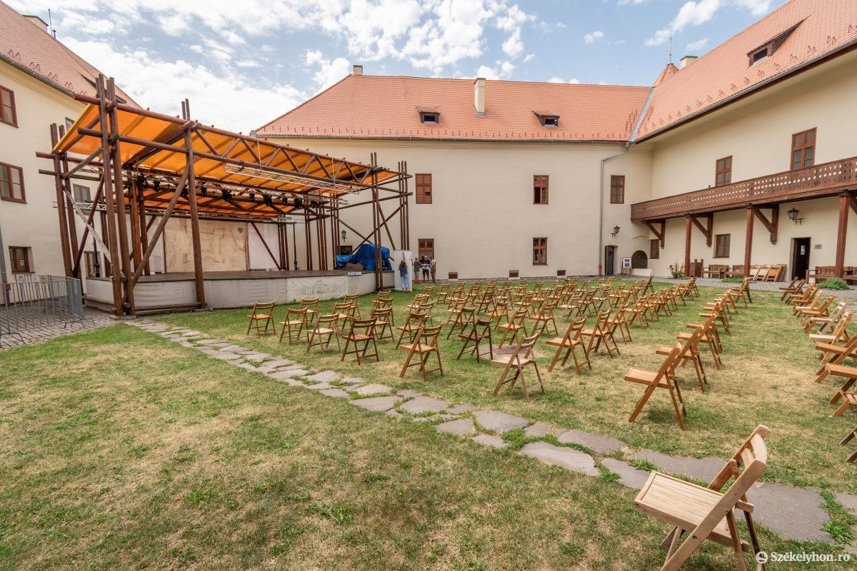 &bullet;  Fotó: Pinti Attila