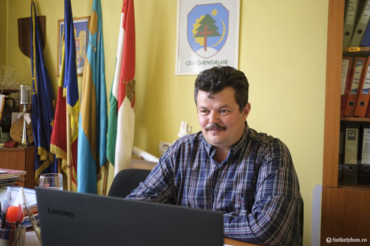 Bőjte Csongor Ernő, Csíkdánfalva polgármestere ismertette a fejlesztés részleteit •  Fotó: Veres Nándor