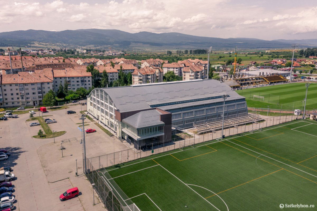 Nem tudni, mikor kapja vissza méltó rendeltetését az aréna •  Fotó: Pinti Attila