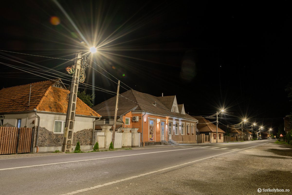 A hagyományos égőket több településen LED-világításra cserélnék •  Fotó: Pinti Attila
