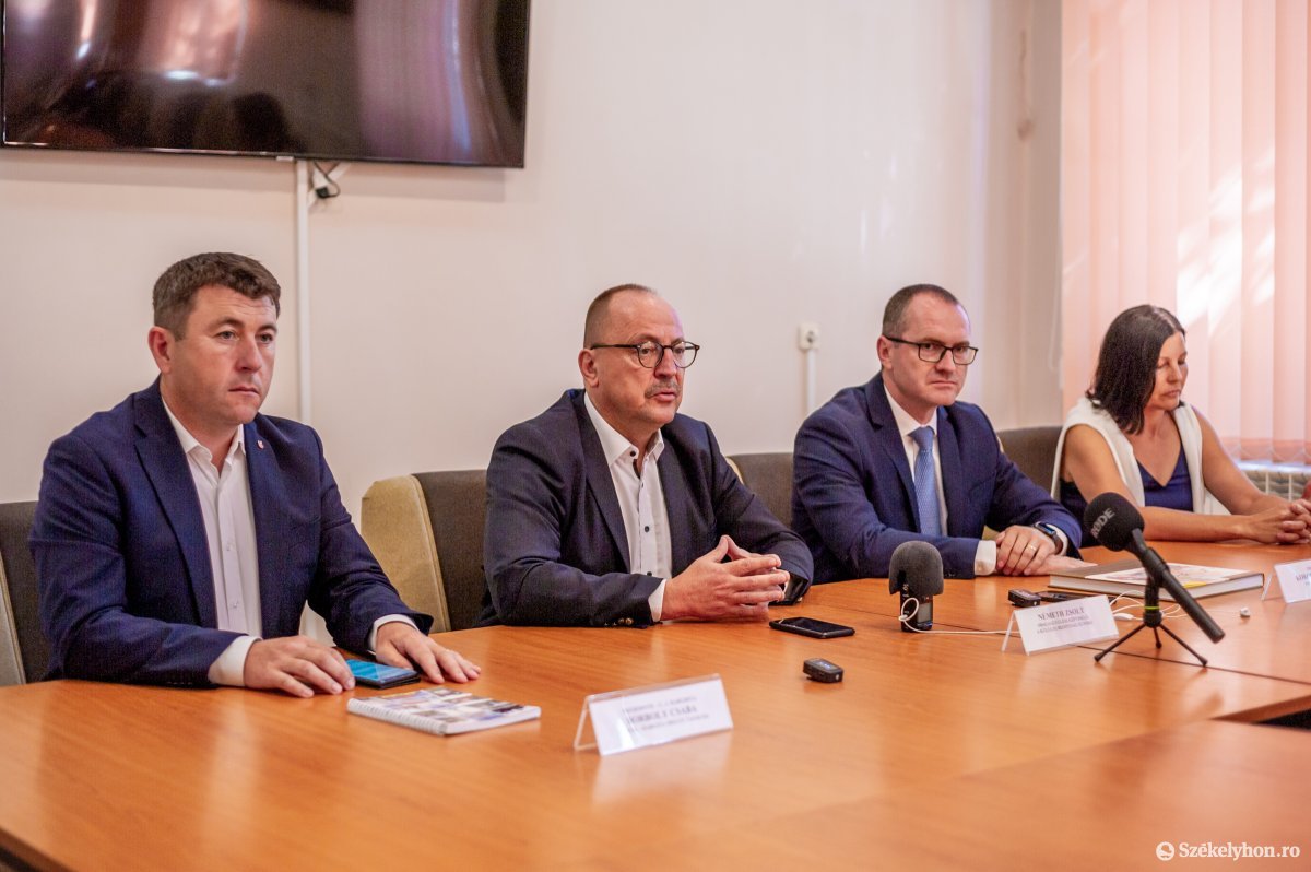 &bullet;  Fotó: Pinti Attila