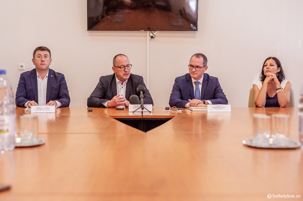 Az egészségügyi ellátás terén fontos előrelépésként jelölték meg a tervezett kardiológiai központ létrejöttét &bullet;  Fotó: Pinti Attila