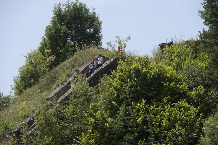 Korhű építőanyagokból állítják helyre a gyimesbükki Rákóczi-várat