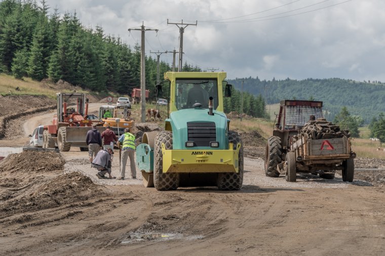 Közel 800 millió lejt hívnának le a Hargita megyei utak korszerűsítésére