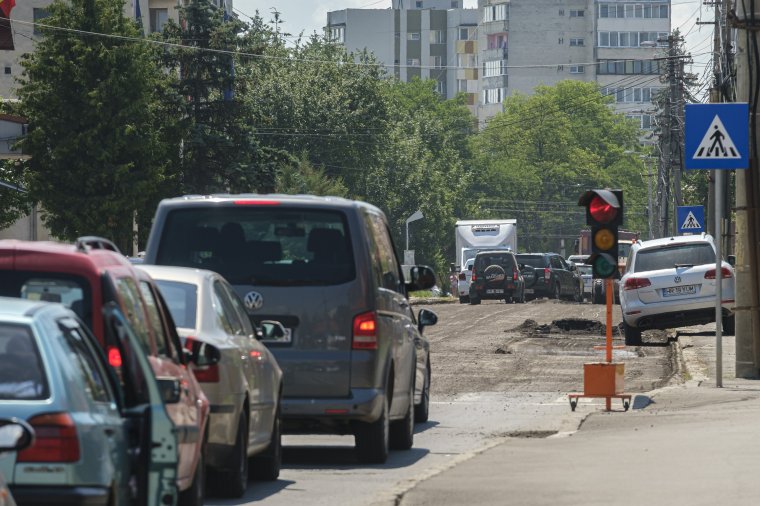 Útjavítás forgalmi akadályokkal, torlódásokra számíthatnak az autósok