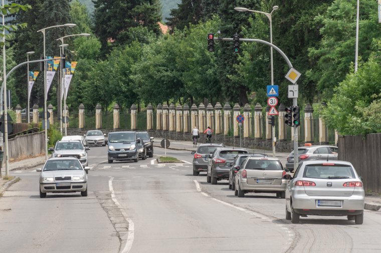 Meghibásodott a jelzőlámparendszer a Márton Áron Főgimnázium közelében