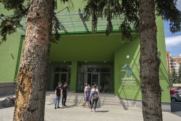 Célegyenesben a Sapientia csíkszeredai épületének felújítása