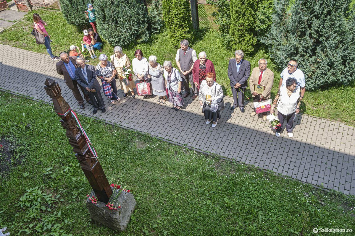 Az első évfolyam végzősei ma is tartják egymással a kapcsolatot •  Fotó: Veres Nándor